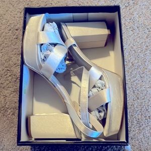 Lulus lelah ivory heels